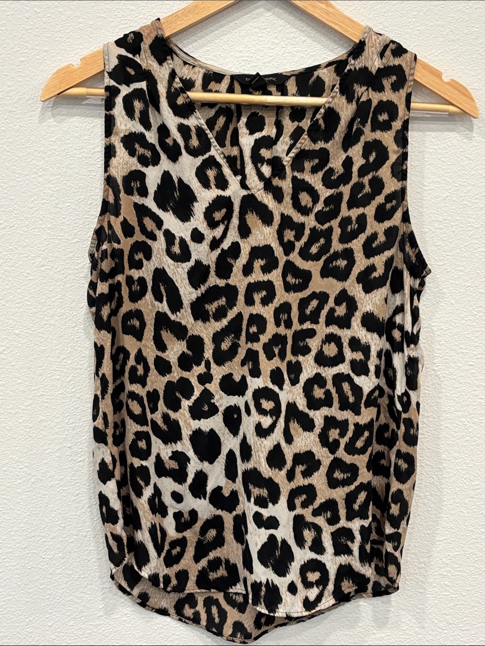 Banana Republic Women’s Leopard Print Sleeveless V-Neck Top XS Work Attire